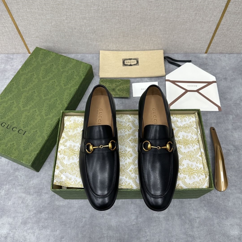 G*u*i leather shoes